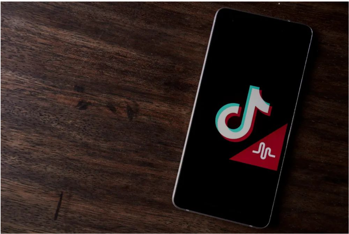 أعضاء الكونجرس الأمريكي يطالبون ByteDance بتصفية TikTok في غضون 165 يومًا. في الأسابيع الستة الأولى من هذا العام، انخفضت مبيعات iPhone في الصين بنسبة 24٪ على أساس سنوي.